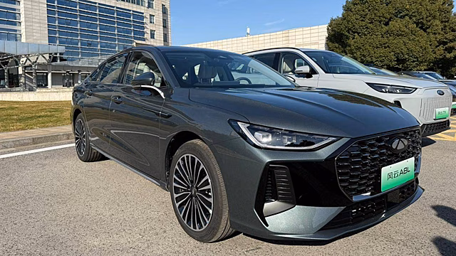 Chery показал фотографии обновленного Arrizo 8