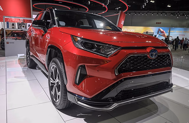 Гибридная Toyota RAV4 установила рекорд по дальности пробега
