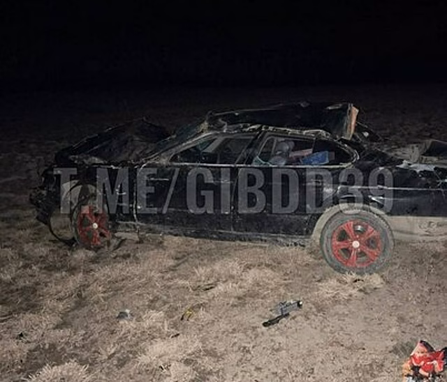 Помяты крыша, багажник и капот: под Нестеровом BMW вылетел с дороги, водитель получил травмы
