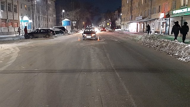 Мужчина перебегал дорогу в неположенном месте и попал под машину в Вологде