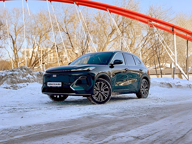 Звездолет с компромиссами: тест-драйв Geely EX5 EM-i