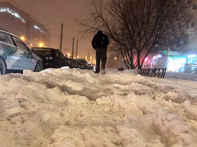 Несколько районов Петербурга погребены под снегом: горожане бьют тревогу