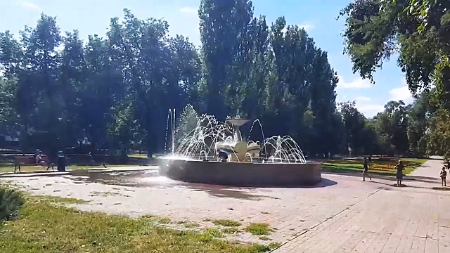Фонтан на проспекте Ильича снова сломали