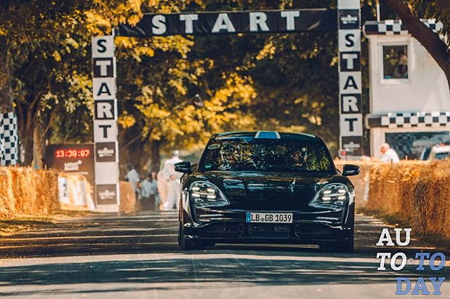 Роскошный Porsche Taycan показал свои возможности в Гудвуде