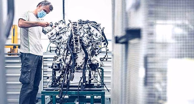 Bentley показала 650-сильный двигатель W12 первого Bentley Bacalar