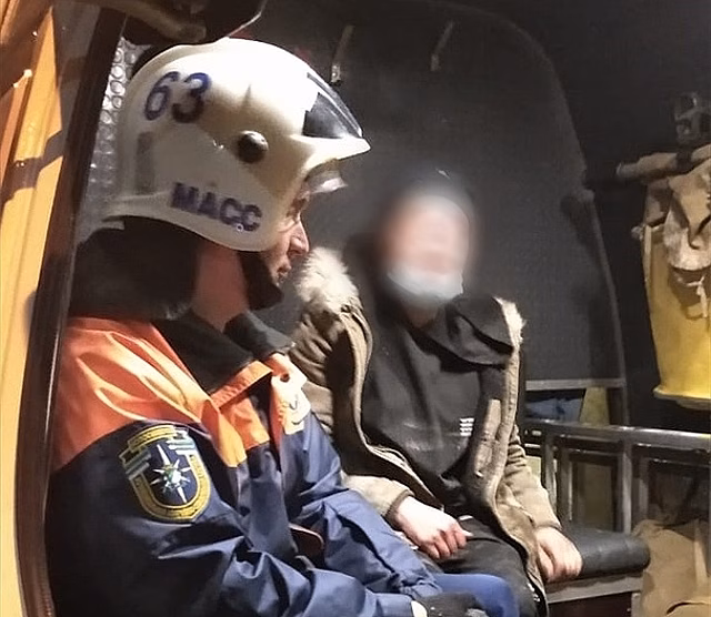 Новосибирские спасатели отговорили девушку от прыжка с моста