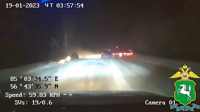 В Томске полицейским пришлось стрелять по колёсам машины, водитель которой грубо нарушал ПДД