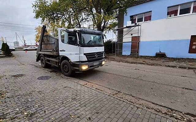 На Правой набережной мусоровоз лихо завернул на повороте и сбил 47-летнего велосипедиста