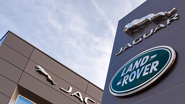 Jaguar Land Rover сократит до 500 сотрудников в Великобритании