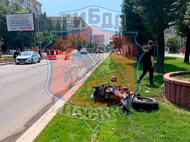 Сбивший пешехода на Профсоюзной улице в Москве мотоциклист скончался в больнице