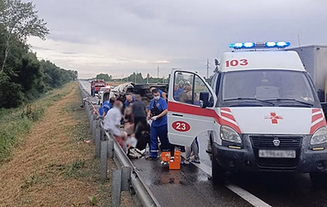 На Алтае перевернулся микроавтобус