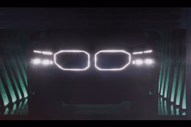 BMW опубликовала новый тизер кроссовера XM и объявила дату презентации