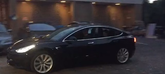Опубликовано видео первого тест-драйва Tesla Model 3
