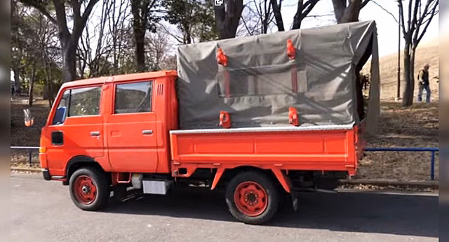 В Сети показали пожарную машину Nissan Atlas Diesel 4WD 1991 года выпуска