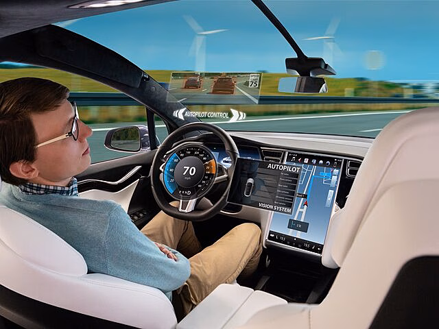Эксперт: смертельная гонка Tesla в Китае могла произойти по вине человека