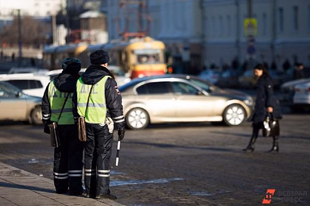 В Екатеринбурге такси со школьницей вылетело на встречку