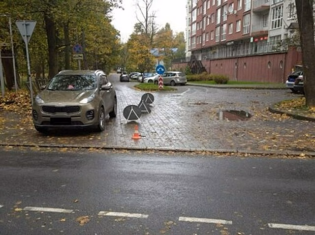 Водитель сбежал: в Калининграде легковушка сбила велосипедиста-подростка