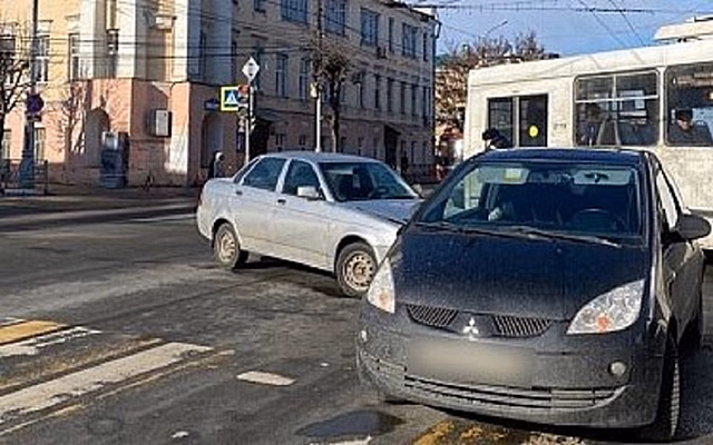 В аварии в центре Рязани пострадала 27-летняя девушка