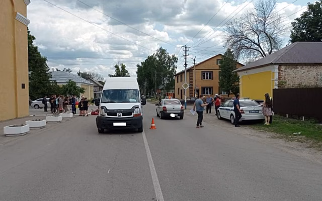 В Ряжске 15-летний подросток на мопеде пострадал в ДТП с микроавтобусом