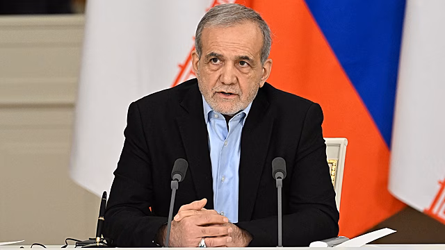 Президент Ирана пересел на такси из-за некачественного бензина