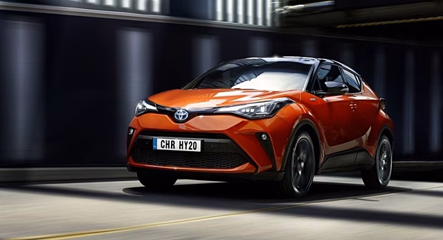 Тест-драйв Toyota C-HR: по снегу и асфальту