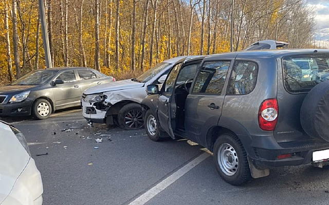 В Рязани водители Chevrolet Niva и Zotye пострадали в ДТП на Качевской