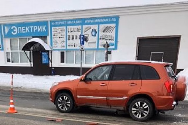 В Тюмени водитель сбил трех коммунальщиков, устранявших аварию