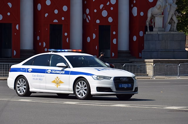 Петербургская полиция сорвала сходку стритрейсеров на Крестовском острове