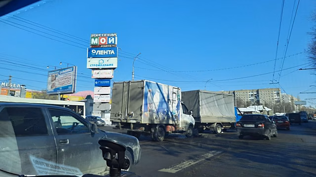 На Чернышевского столкнулись две «ГАЗели» и перегородили полосу движения