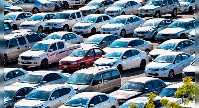 Продажи новых легковых автомобилей больше всех упали в Москве