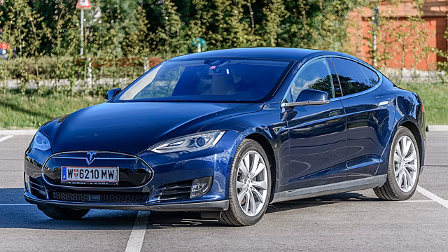 Плохой год Tesla: почему лидер на рынке электрокаров снижает поставки