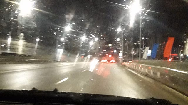 Новый саратовский мост с обвалившимся тротуаром украсили флажками к 12 апреля