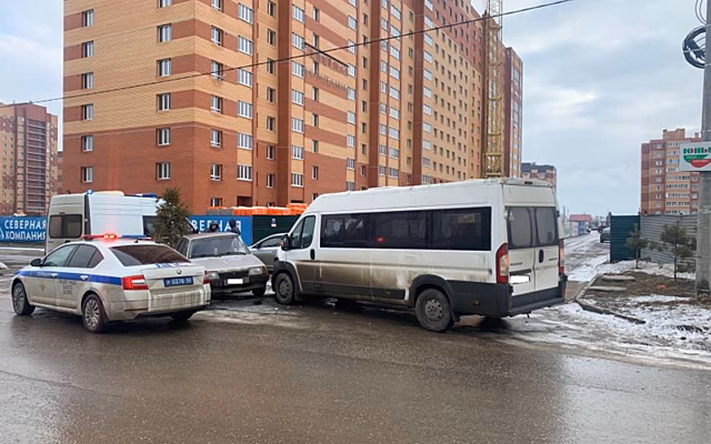 Появились фото с места ДТП с участием маршрутки в Рязани