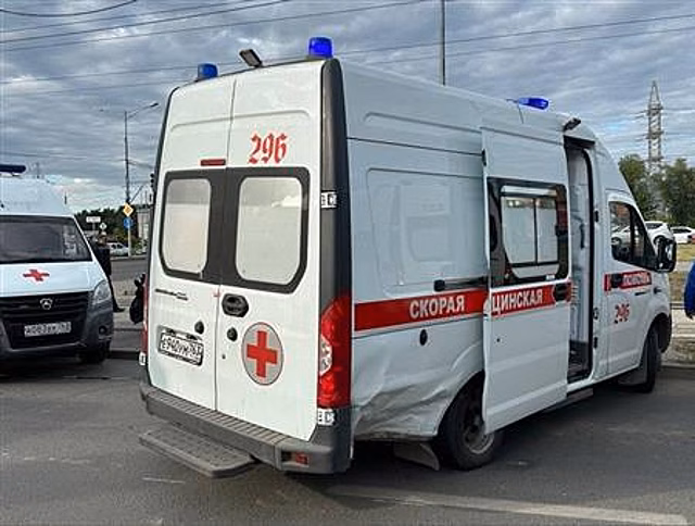 В Самаре на Московском шоссе произошло ДТП с легковушкой и машиной "скорой помощи"