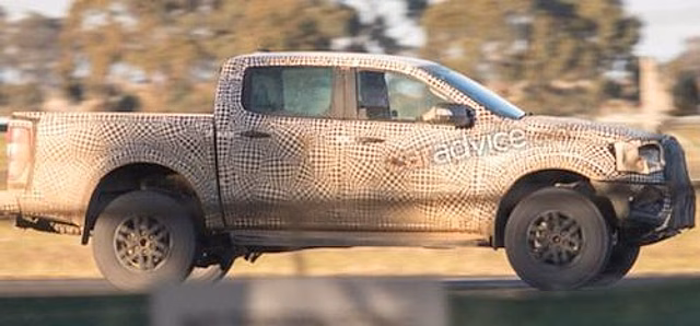Ford вывел на тесты мощный экстремальный пикап Ranger Raptor