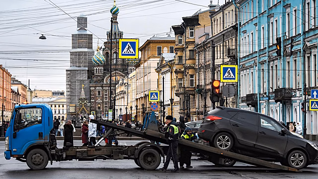 Водителям в России хотят звонить перед эвакуацией автомобиля на штрафстоянку