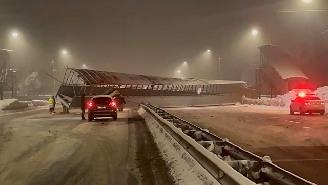 У снесшего надземный переход у поселка Нижегородец водителя не было путевого листа