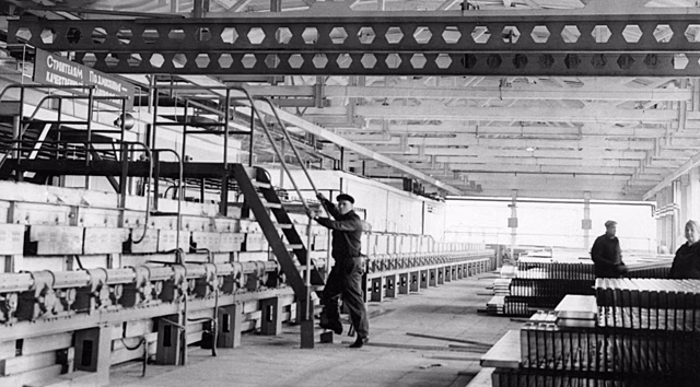 Новинки 1960-х годов в строительстве: Главархив — о запуске технологии производства стеклянных волокон