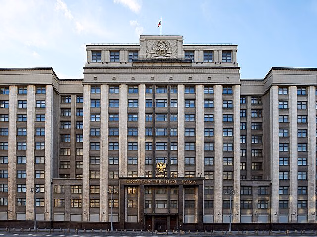 Госдума приняла закон о локализации такси в России