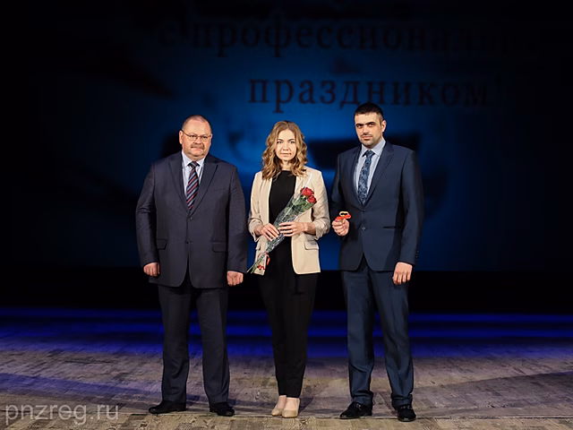 Мельниченко поздравил работников скорой помощи с профессиональным праздником