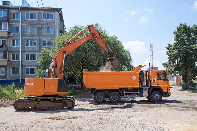 В Благовещенске на участке улицы Зелёной начался долгожданный ремонт