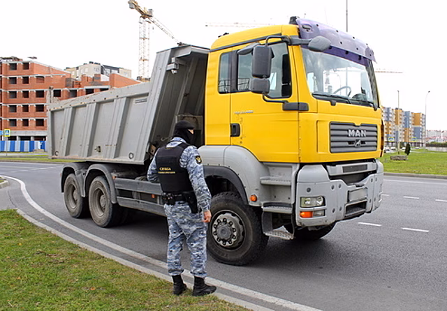 У калининградца арестовали грузовик за долг в 1 млн рублей