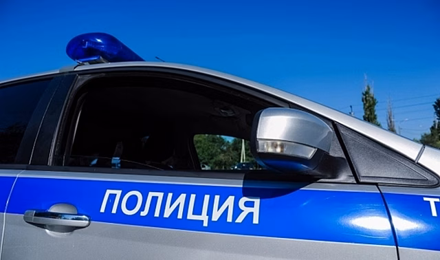 В центре Волгограда иномарка врезалась в гранитное ограждение