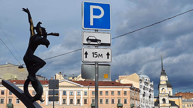 Эксперт Кадаков объяснил плюсы и минусы платных парковок в крупных городах