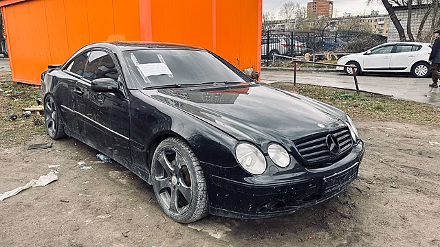 В Новосибирске обнаружен бесхозный Mercedes без номеров