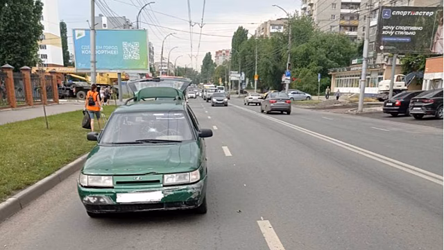 Пожилой саратовец переходил дорогу в неположенном месте и попал под машину