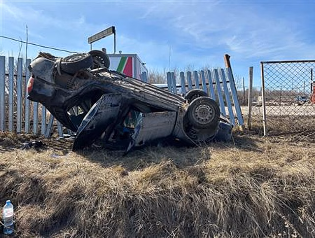В Самарской области пострадал водитель перевернувшейся легковушки