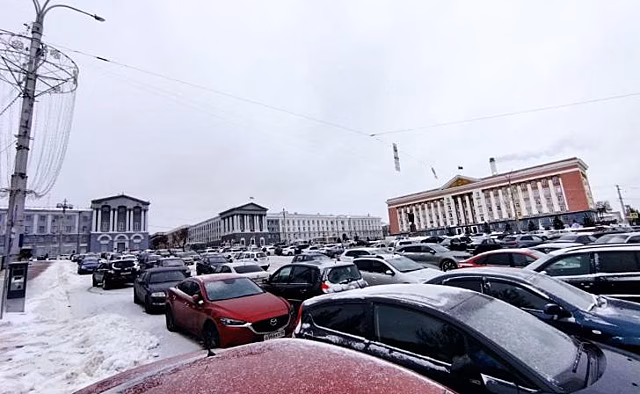 В Курске планируют пересмотреть ситуацию с парковками на улицах