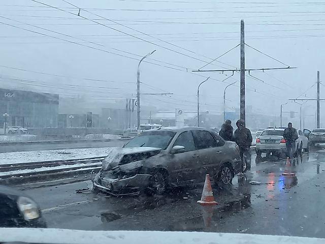 В Курске на Энгельса произошло ДТП