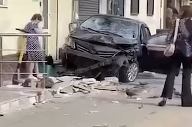 Число пострадавших из-за протаранившего толпу автомобиля в Калуге возросло